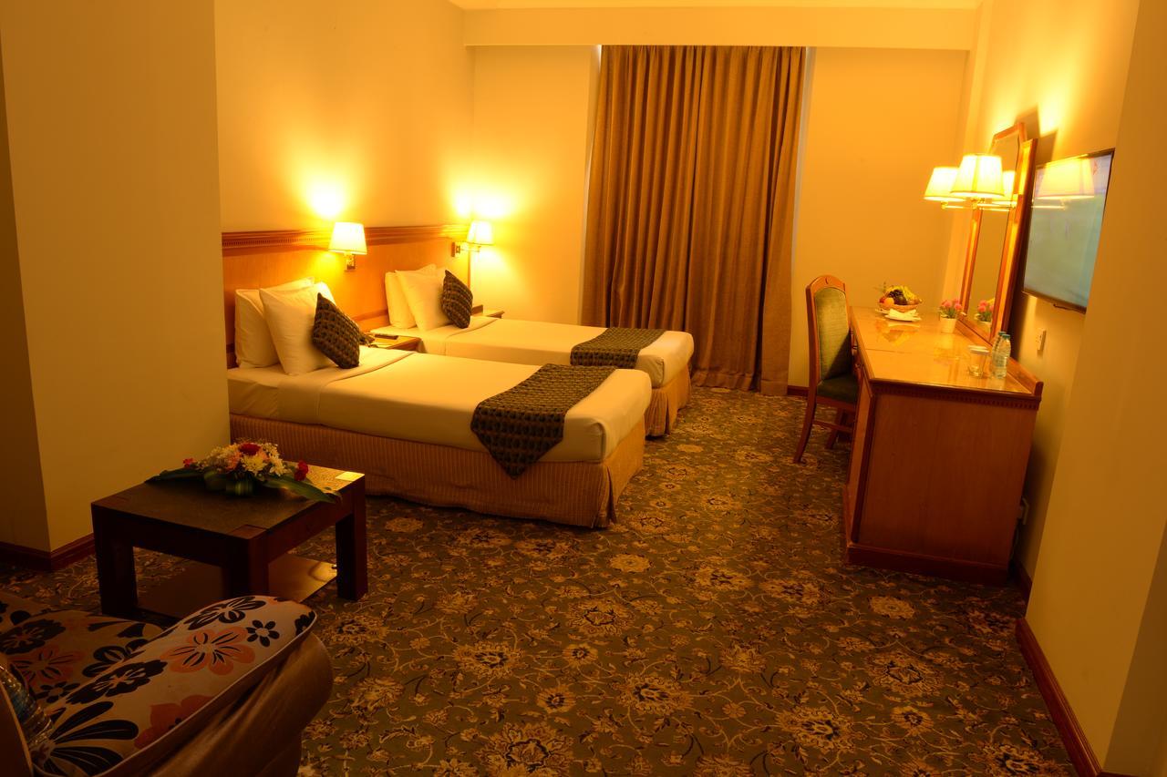 Phoenicia Hotel Manama Exterior foto